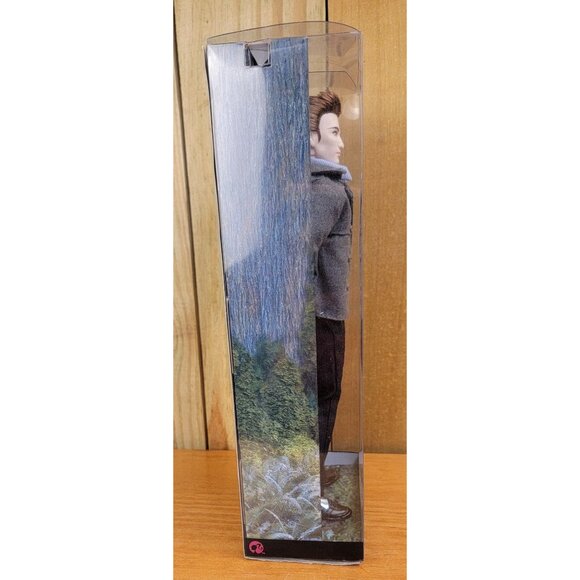 Limited Edition Mattel Twilight Edward Cullen 2009 Barbie Figure (R4161) - Picture 5 of 11